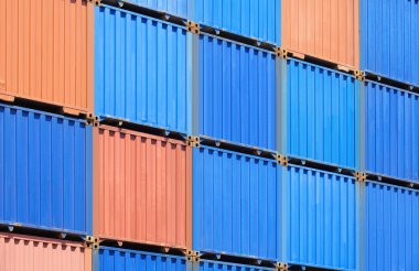 gestapelde cargo containers