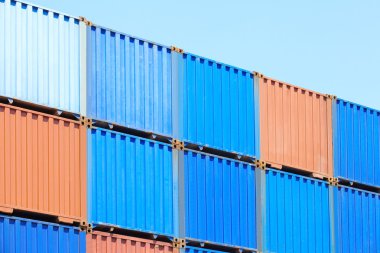 gestapelde cargo containers
