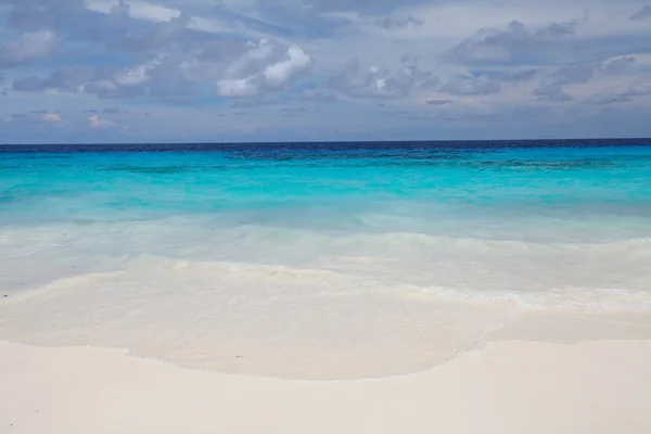 Beautiful blue sea — Stock Photo, Image