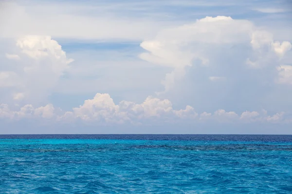 Laut biru yang indah — Stok Foto