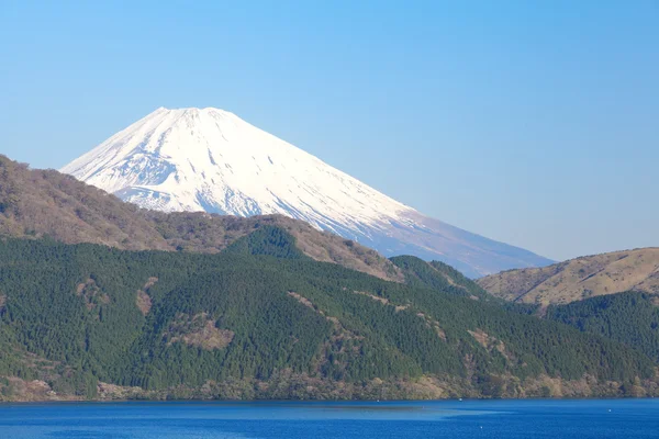 山の富士と achi 湖 — ストック写真