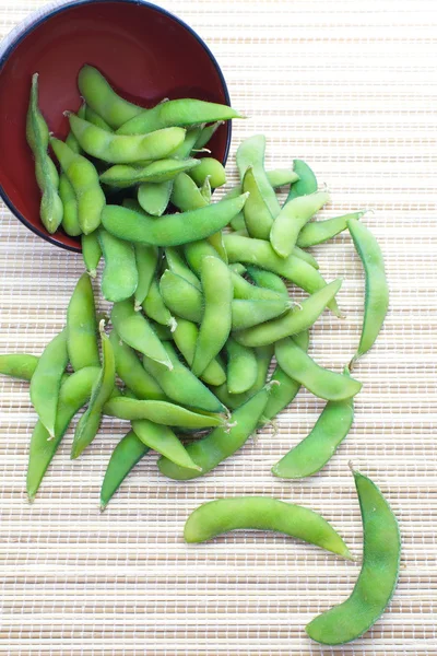 Edamame, gekookt groene sojabonen — Stockfoto