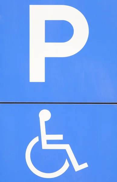 Panneau de stationnement pour handicapés bleu ou pour fauteuil roulant — Photo