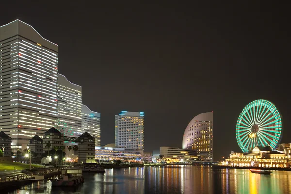 Skyline van Yokohama minato mirai gebied bij nacht view — Stockfoto