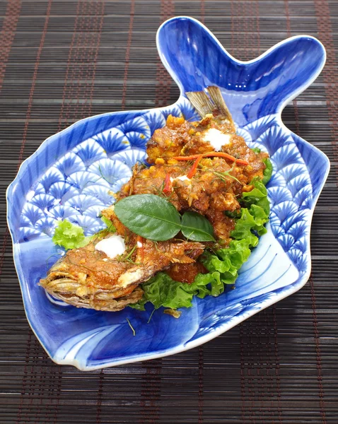Vis in gedroogde rode curry, Thais eten — Stockfoto