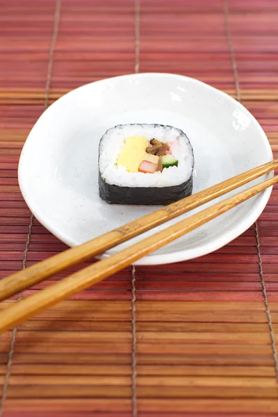 Makizushi Délicieux rouleau de sushi — Photo