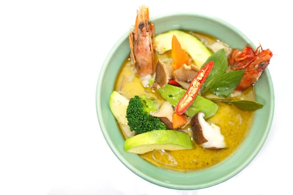 Тайская еда зеленое карри с креветками — стоковое фото