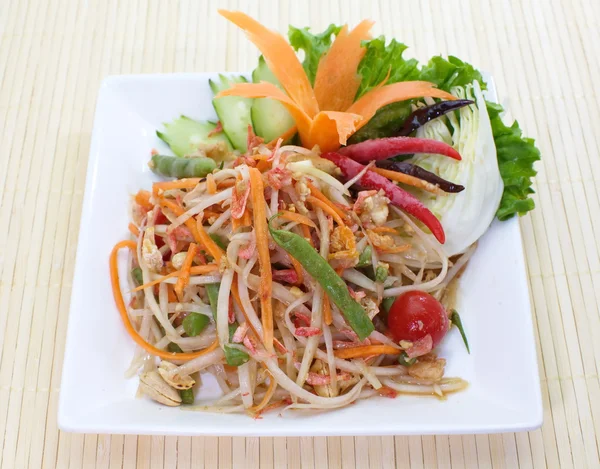 Салат з папайї тайського гострої їжі — стокове фото