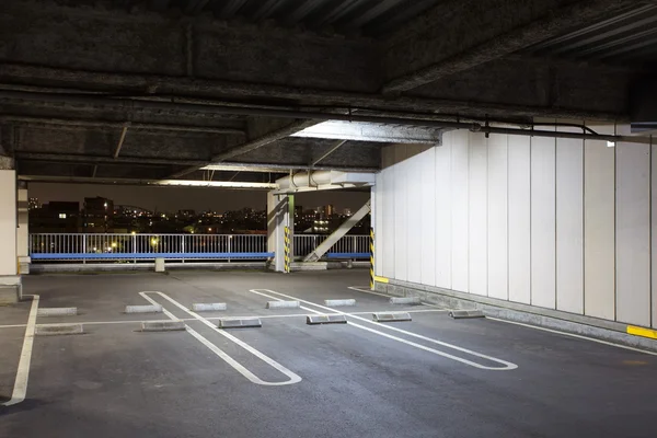 Підземний гараж для паркування — стокове фото