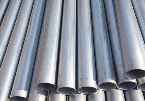 Çelik borular yığını