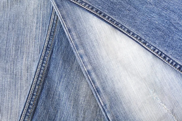 Много разных синих джинсов — стоковое фото