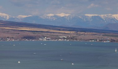 Dağ ve deniz kışın 