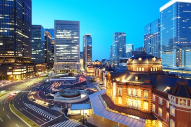 ışık bina tokyo tren istasyonu 