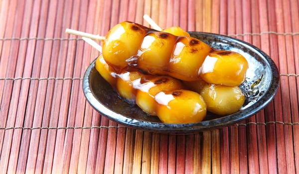 Mitarashi dango lapanese hamur tatlısı — Stok fotoğraf