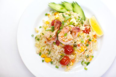 Tay Baharatlı deniz mahsulleri salatası