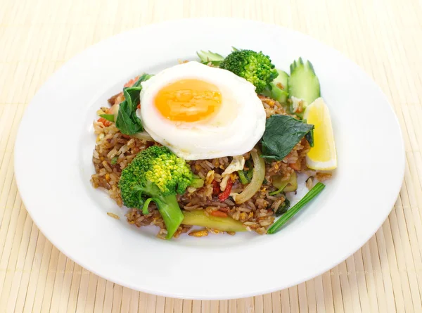 Fried rice vegetable and fried egg — Stock Photo, Image