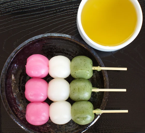 Dango pangsit Jepang dan manis yang terbuat dari tepung beras — Stok Foto