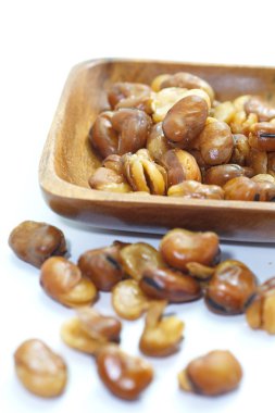 Kızarmış bakla veya fava fasulye