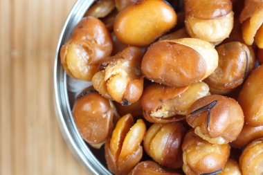 Kızarmış bakla veya fava fasulye