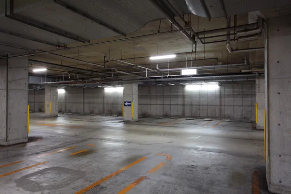Подземный гараж — стоковое фото
