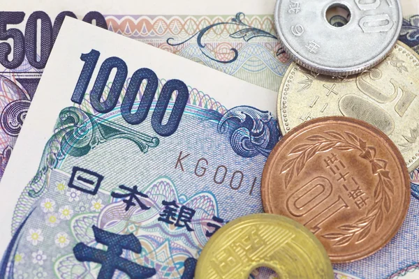 日本円ノートおよび硬貨 — ストック写真