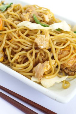 Çin tavada kızartılmış erişte