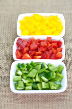 doğranmış taze renkli biber