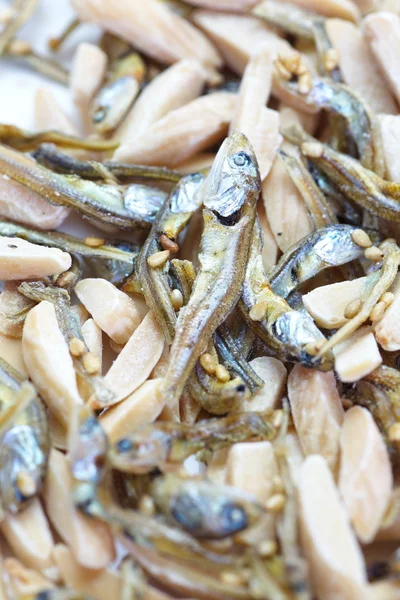 Mandorle e sardine secche preferite — Foto Stock