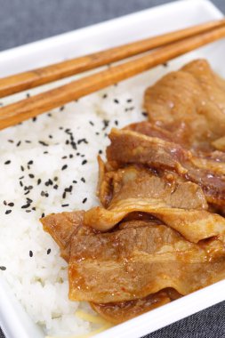Japon gurme sığır eti ve beyaz pirinç