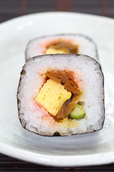 Makizushi lezzetli suşi rulo — Stok fotoğraf