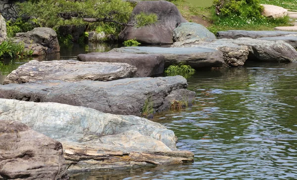 Kalter Gebirgsfluss — Stockfoto