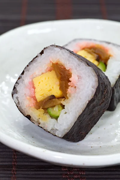 Sushi gulung lezat — Stok Foto