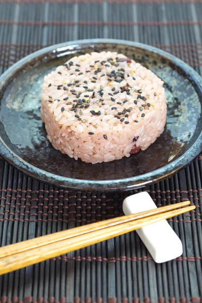 Bola de arroz onigiri — Fotografia de Stock