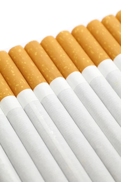 Сигареты с коричневым фильтром — стоковое фото