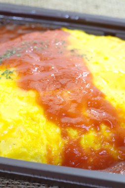 kızarmış pilav ile yapılmış omlet