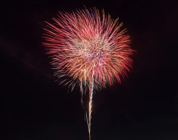 Focuri de artificii colorate de la festivalul japonez — Fotografie, imagine de stoc