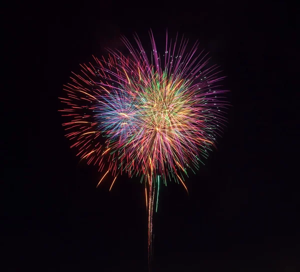 Focuri de artificii colorate de la festivalul japonez — Fotografie, imagine de stoc