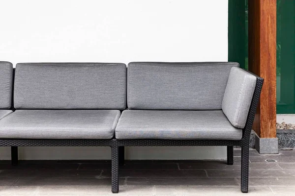 Cadeiras Madeira Pretas Almofadas Cinza Sala Estar — Fotografia de Stock