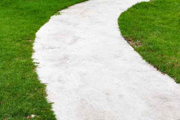 Long Concrete Walkway Summer Green Garden — Stock Photo, Image