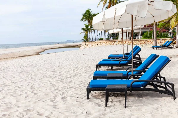 Tumbonas Vacías Playa Del Hotel Alivio Epidemia —  Fotos de Stock