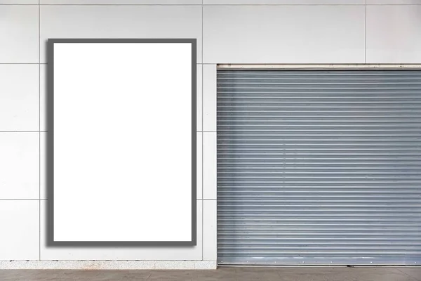Grande Cartaz Branco Entrada Edifício — Fotografia de Stock