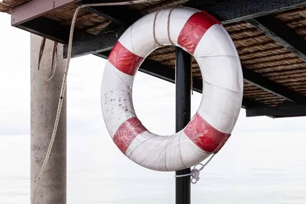 Rettungsringe Für Touristen Werden Vor Dem Resorthotel Vorbereitet — Stockfoto