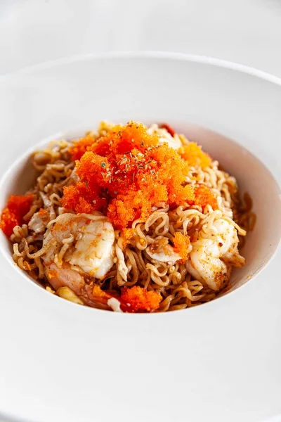 Plate Instant Noodles Stir Fried Fresh Shrimp Ebiko — Stock Photo, Image