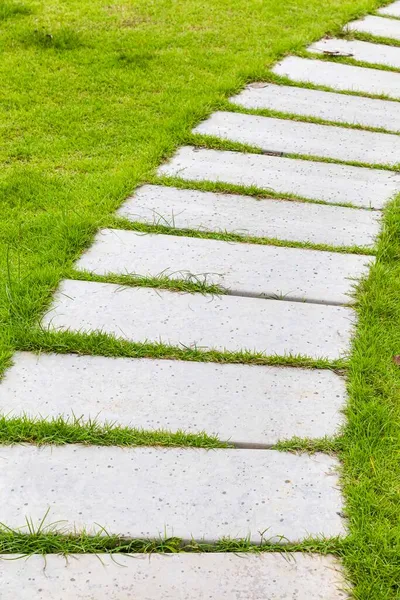 White Granite Walkway Slabs Patterned Green Lawns Garden — Stock Photo, Image