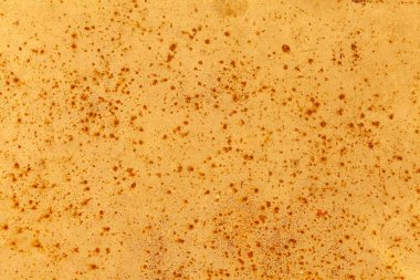 Çelik levha, pürüzsüz yüzey dokusu ve arka planı pürüzsüz kahverengi.