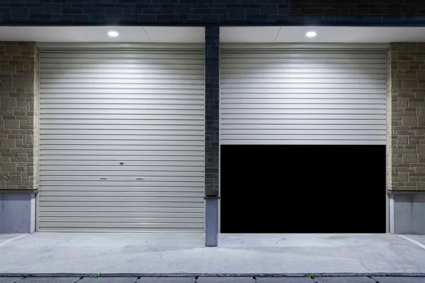 Πόρτα Παραθύρου Από Λευκό Χάλυβα Ανοιχτά Και Κλειστά — Φωτογραφία Αρχείου