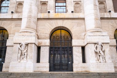 Borsa Italiana 'nın ana giriş kapısı - Piazza Affari - Milano 