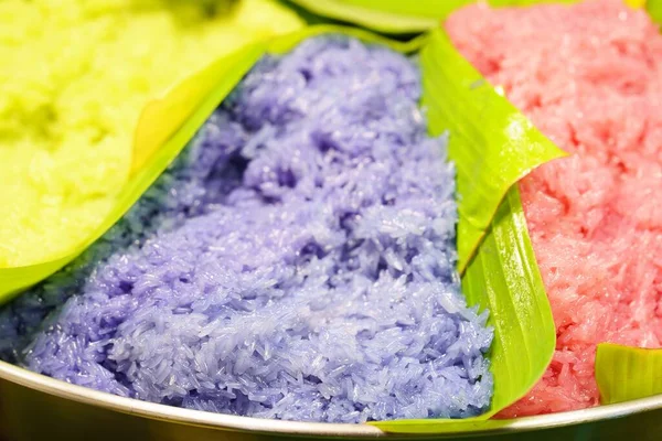 Renkli Hindistan Cevizi Aromalı Yapışkan Pirinç Tayland Sokak Yiyecek Markası — Stok fotoğraf