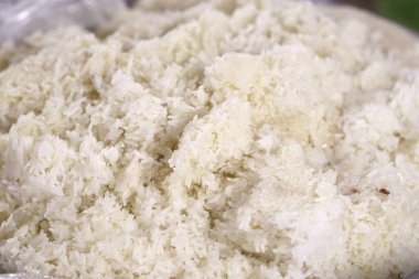 Beyaz yapışkan pirinç yakın plan, Tayland sokak yiyecek pazarı.