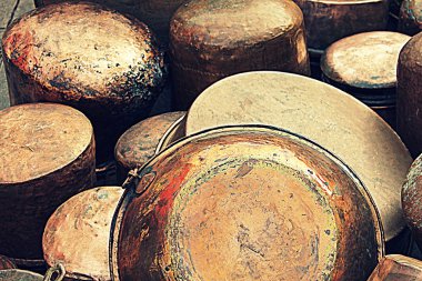 Eski tencere ve tavalar